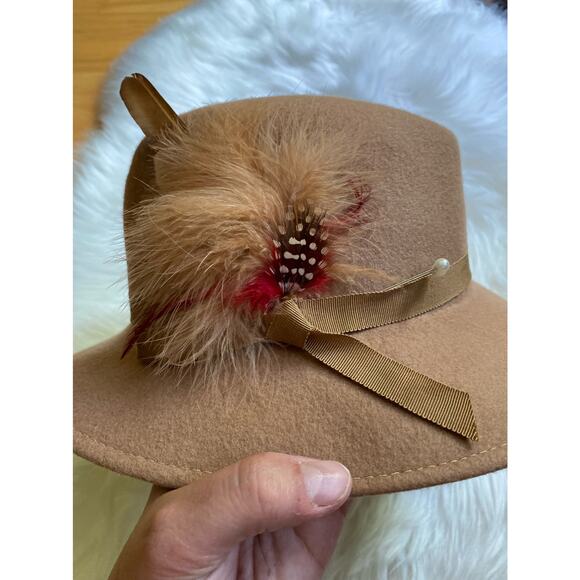 Vintage Lancaster Tan 100% Wool Fedora Hat with Feather Detail - Picture 2 of 6